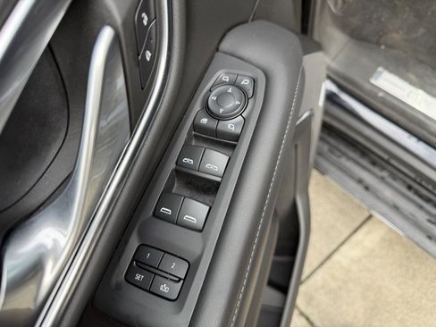 Used 2022 Chevrolet Suburban LT w/ LT Signature Package image 13