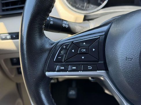 Used 2017 Nissan Rogue SL AWD/4WD image 9