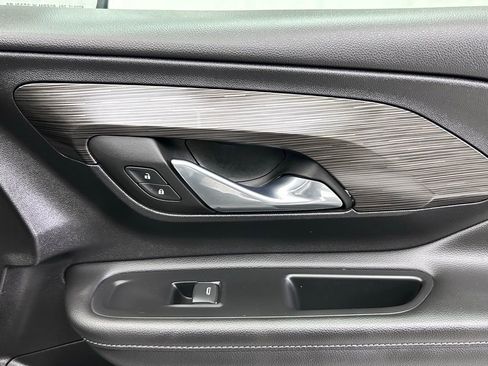 Used 2023 GMC Terrain SLT image 35