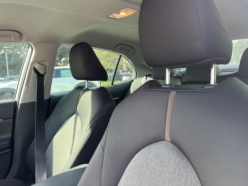 Used 2020 Toyota Camry LE image 15