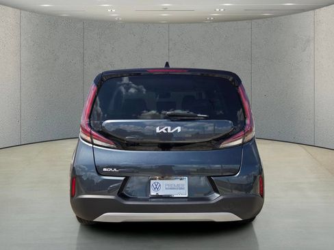 Used 2025 Kia Soul LX w/ LX Technology Package FWD image 4