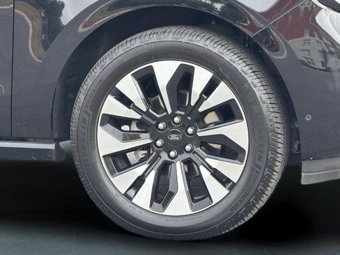 Certified 2025 Ford Expedition Max Platinum w/ Driver's Package AWD/4WD image 34