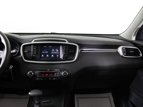 Used 2019 Kia Sorento LX image 31