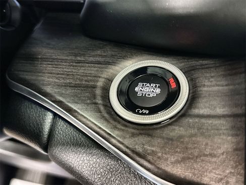 Used 2022 Jeep Grand Cherokee Overland w/ Advanced Protech Group III image 24