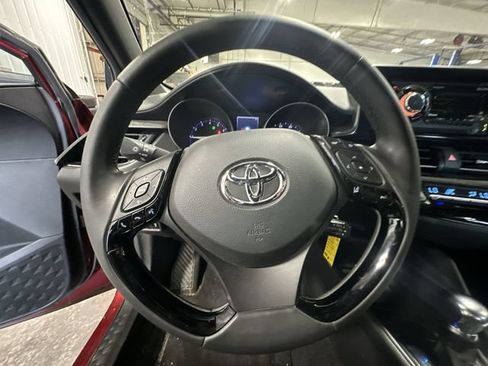 Used 2018 Toyota C-HR XLE FWD image 15