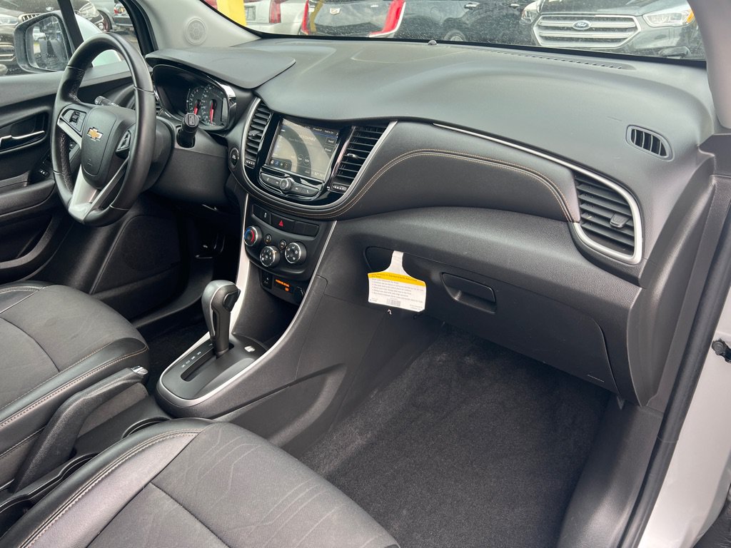 Used 2018 Chevrolet Trax LT w/ LT Convenience Package AWD/4WD image 28