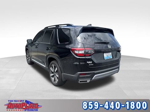 Used 2025 Honda Pilot Touring image 3