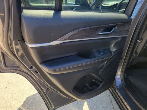 Used 2023 Jeep Grand Cherokee Limited image 31