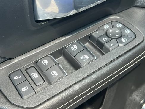 Used 2025 RAM 2500 Laramie AWD/4WD image 18