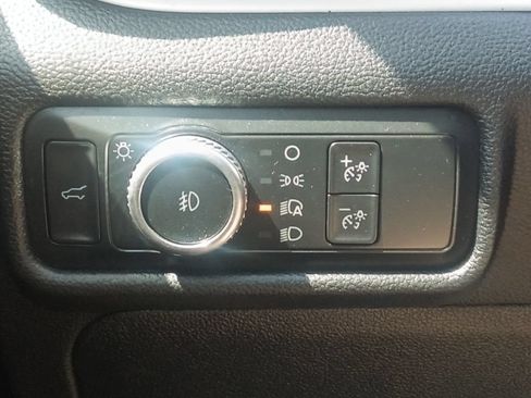 Used 2021 Ford Explorer XLT w/ Equipment Group 202A RWD image 30