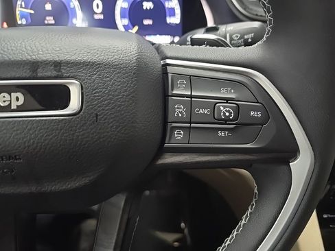 Used 2023 Jeep Grand Cherokee Limited w/ Black Appearance Package image 20