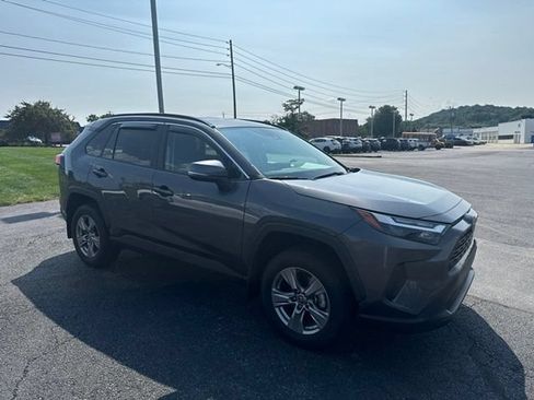 Used 2024 Toyota RAV4 XLE AWD/4WD image 4