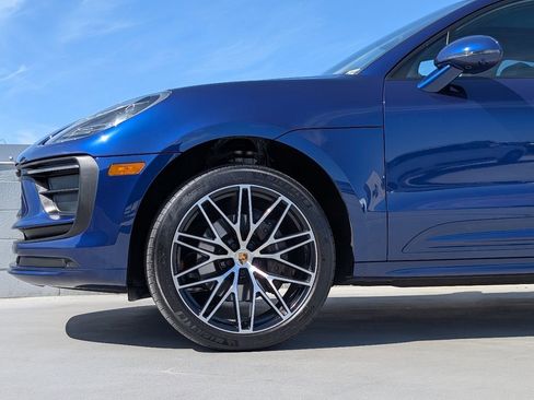 Certified 2024 Porsche Macan AWD/4WD image 9