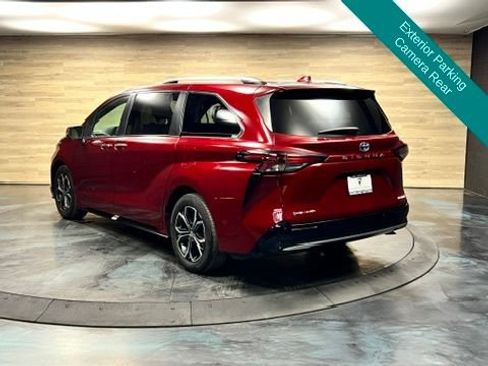 Used 2025 Toyota Sienna Platinum AWD/4WD image 19