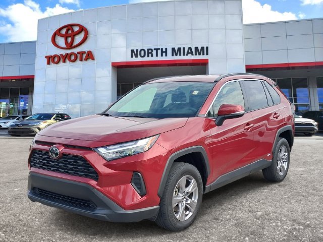 Used 2025 Toyota RAV4 XLE AWD/4WD image 2