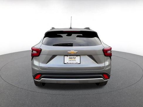 Used 2025 Chevrolet Trax LT FWD image 12