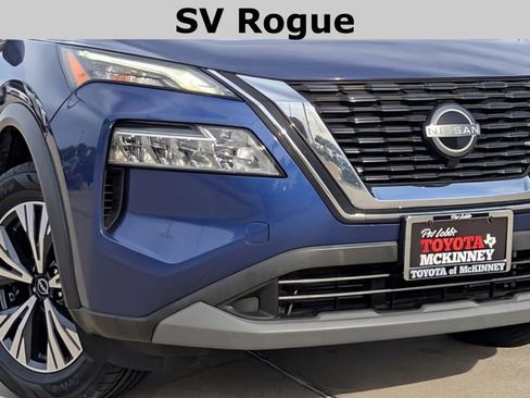 Used 2023 Nissan Rogue SV image 3
