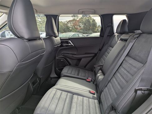 New 2026 Mitsubishi Outlander SE image 14