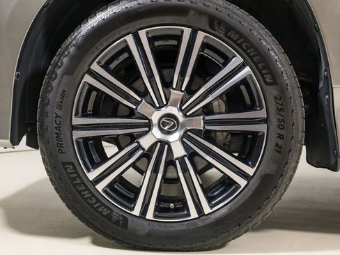 Used 2020 Lexus LX 570 4WD w/ Luxury Package image 14