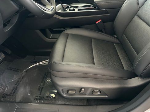 New 2026 Chevrolet Equinox LT w/ Convenience Package II FWD image 12