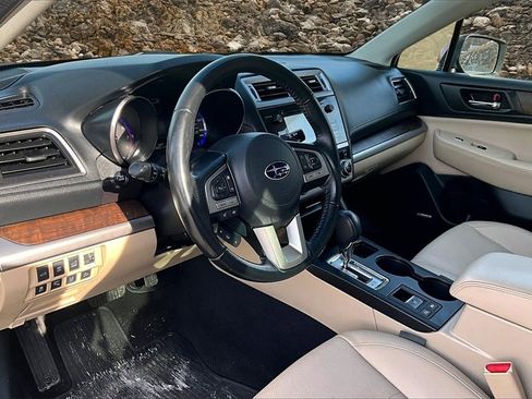 Used 2016 Subaru Outback 2.5i Limited image 12