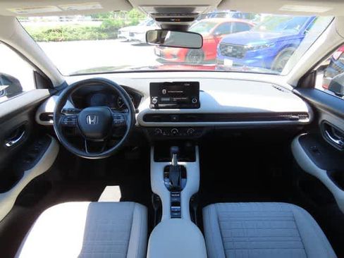 Used 2024 Honda HR-V LX image 17