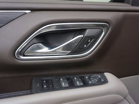 Used 2021 GMC Yukon SLT w/ SLT Premium Package image 4