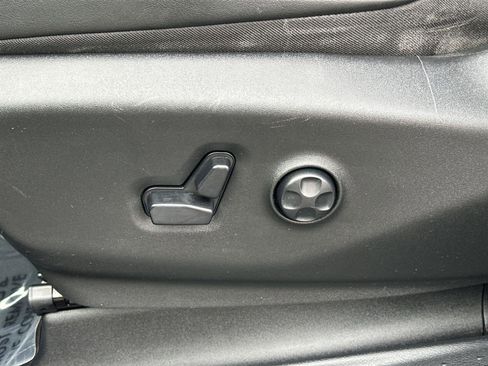 Used 2020 Chrysler Pacifica Limited w/ Advanced Safetytec Group image 23