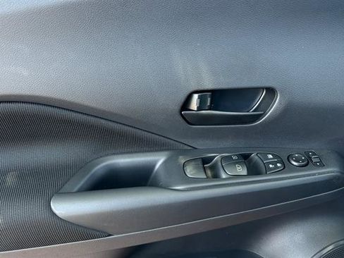 New 2025 Nissan Kicks Play S image 11