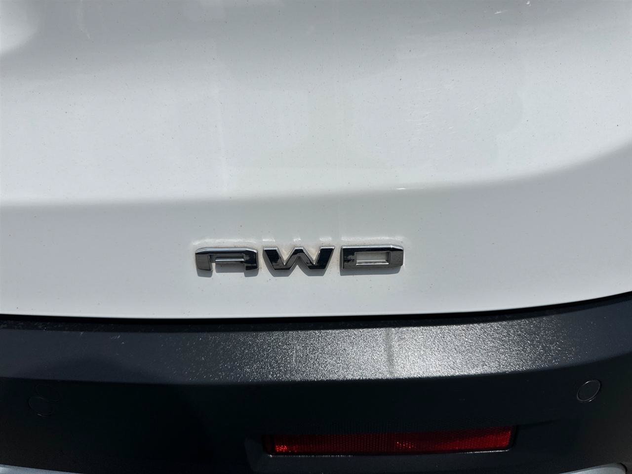 Used 2023 GMC Acadia SLE w/ Driver Convenience Package AWD/4WD image 10