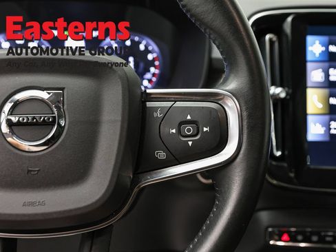 Used 2021 Volvo XC40 T4 Momentum FWD image 15