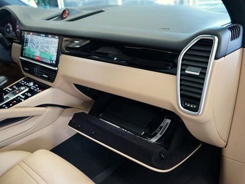 Used 2020 Porsche Cayenne Base image 48