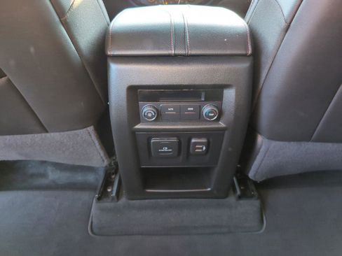 Used 2023 Chevrolet Traverse RS FWD image 30
