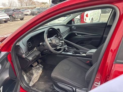 Certified 2023 Hyundai Elantra SEL w/ Convenience Package image 17