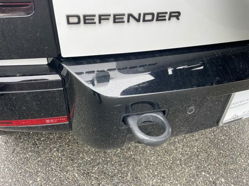 Used 2024 Land Rover Defender 110 X-Dynamic SE image 35
