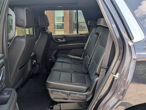 Used 2023 GMC Yukon SLT AWD/4WD image 5