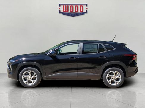 New 2026 Chevrolet Trax LS w/ LS Convenience Package FWD image 4