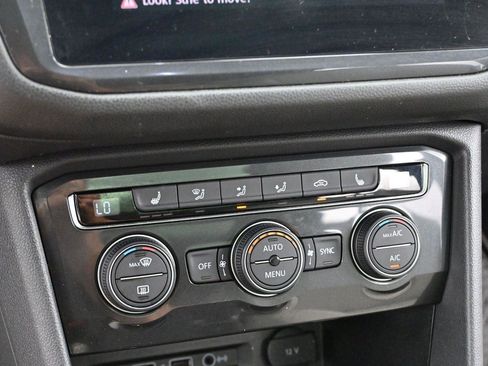 Used 2018 Volkswagen Tiguan SE w/ Panoramic Sunroof Package FWD image 24