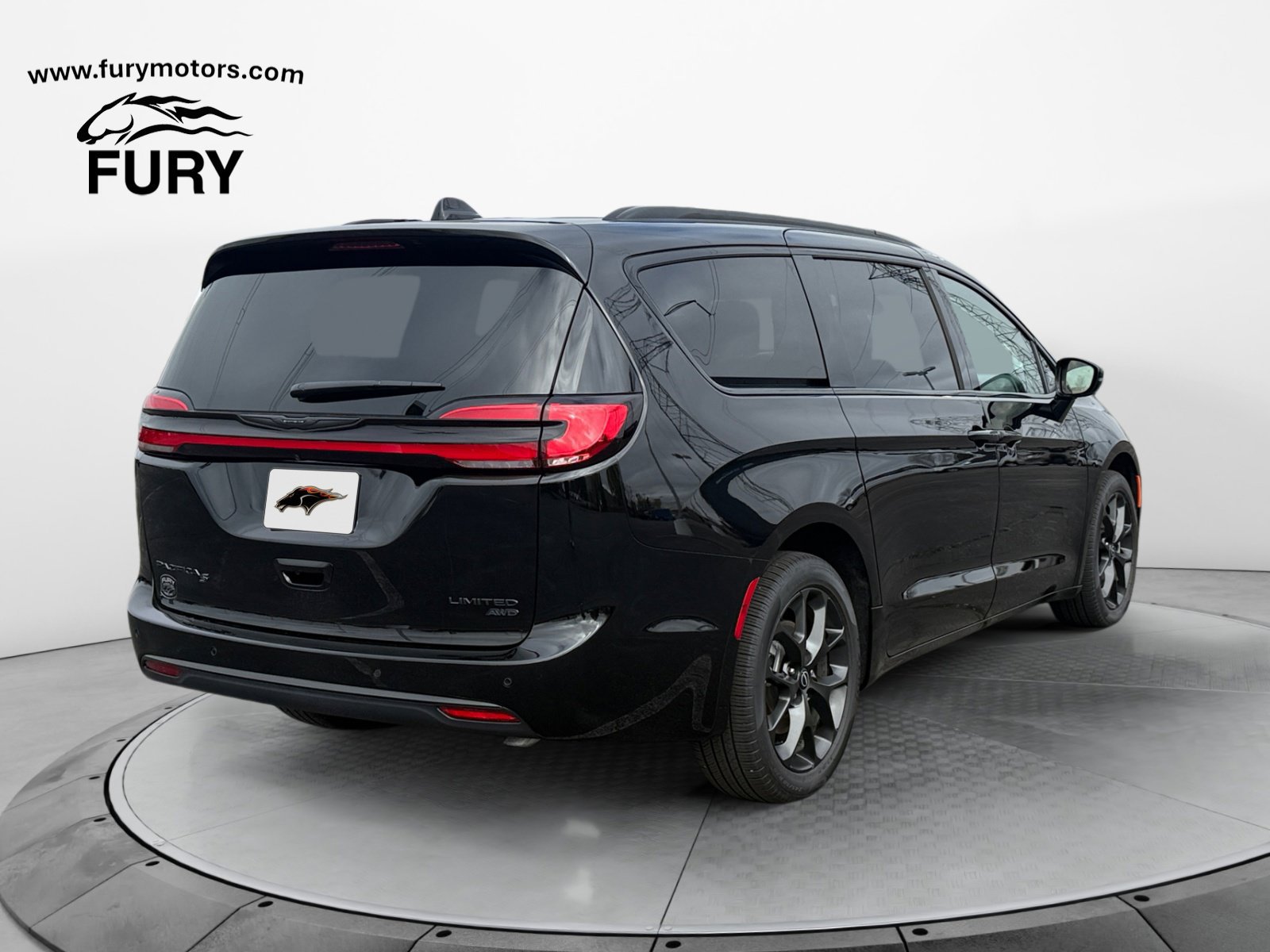 Used 2025 Chrysler Pacifica Limited AWD/4WD image 4