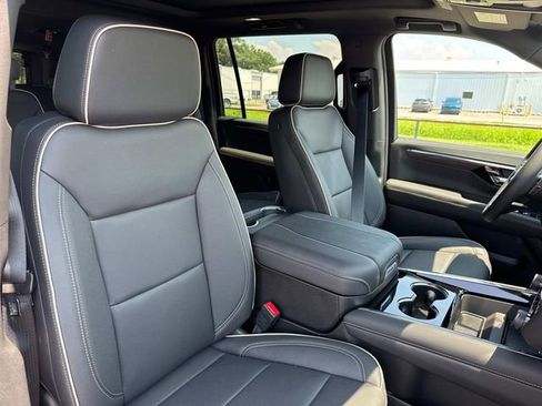 New 2025 Chevrolet Suburban Premier w/ Sun And Tow Package RWD image 29