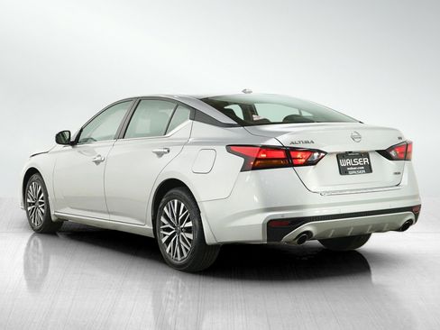 Used 2023 Nissan Altima 2.5 SV w/ SV Premium Package AWD/4WD image 3