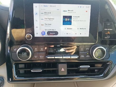 Used 2023 Toyota Highlander XLE FWD image 21
