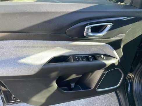 Used 2025 Jeep Compass Latitude image 28