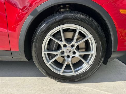 Certified 2026 Porsche Cayenne AWD/4WD image 42