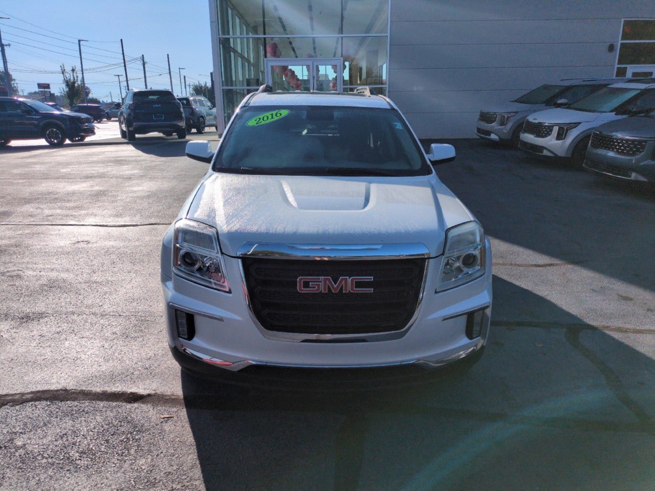 Used 2016 GMC Terrain SLE w/ Convenience Package FWD image 2