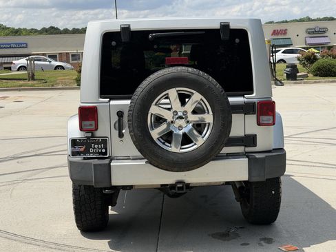Used 2012 Jeep Wrangler Unlimited Sahara w/ Connectivity Group AWD/4WD image 14