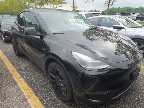 Used 2023 Tesla Model Y Long Range AWD/4WD image 5