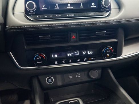 Used 2023 Nissan Rogue SV image 34