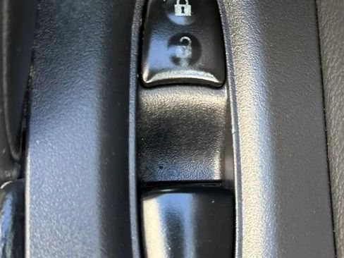 Used 2015 Nissan Rogue S AWD/4WD image 33