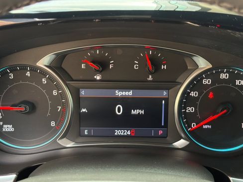 Used 2023 Chevrolet Traverse LT w/ Rear Camera Mirror Package AWD/4WD image 24